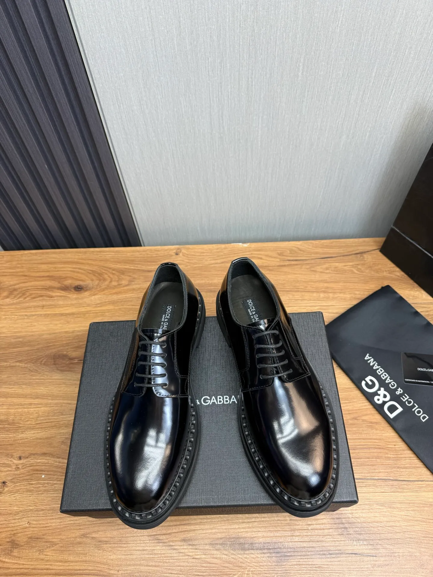 Men's shoes 💰900💰 DG. Men's casual lace-up leather shoes, the latest hot style 🔥 1:1 original purchase quality, top quality goods ⬆️The upper is imported open-edge beaded cowhide, cowhide, and cow suede. The hand-made three-dimensional stitching highlights the round toe design. The inner foot pads are all imported cowhide, with the original wear-resistant foam outsole, matching code 39-44, (38, 45 custom-made, non-returnable)